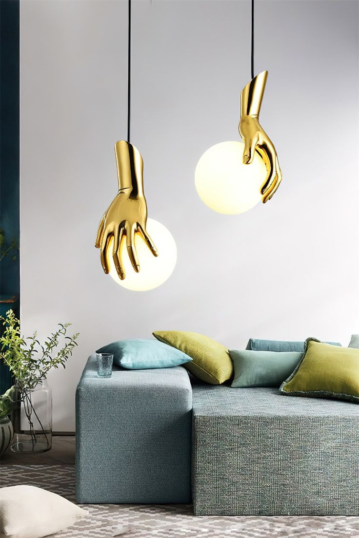 HAND GLOBE PENDANT LIGHT