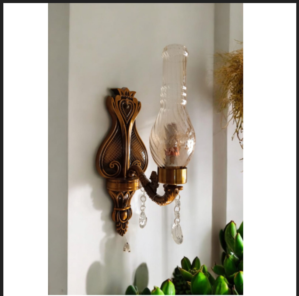 ANTIQUE WALL LIGHT