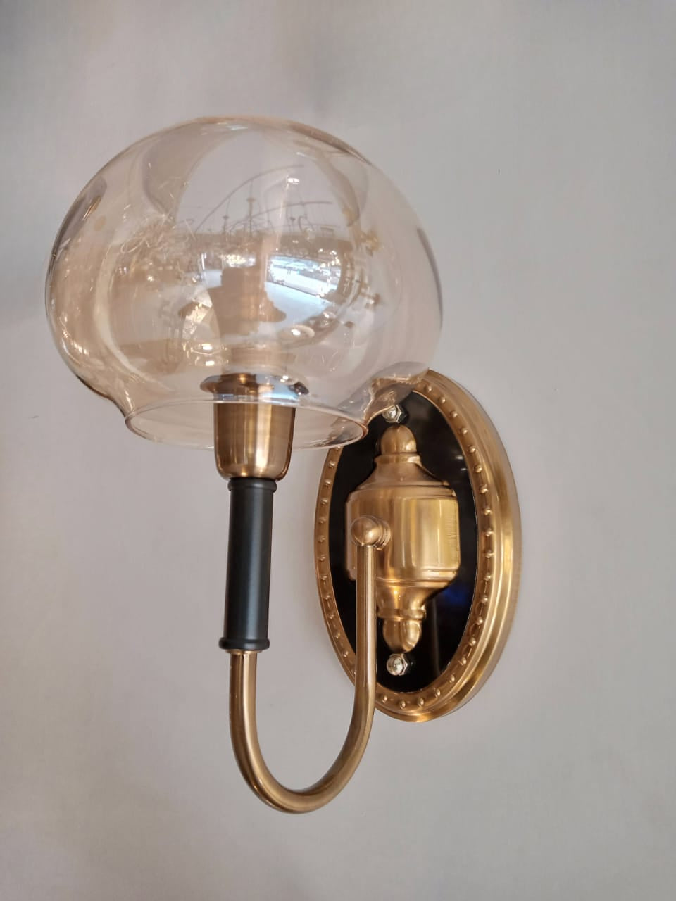 SINGLE GLASS SHADE WALL LAMP