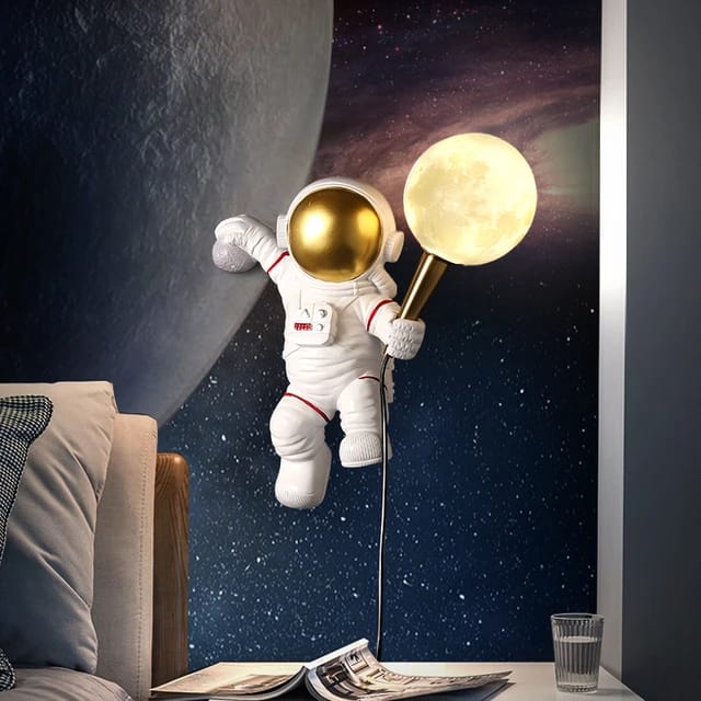 ASTRONAUT WALL LAMP