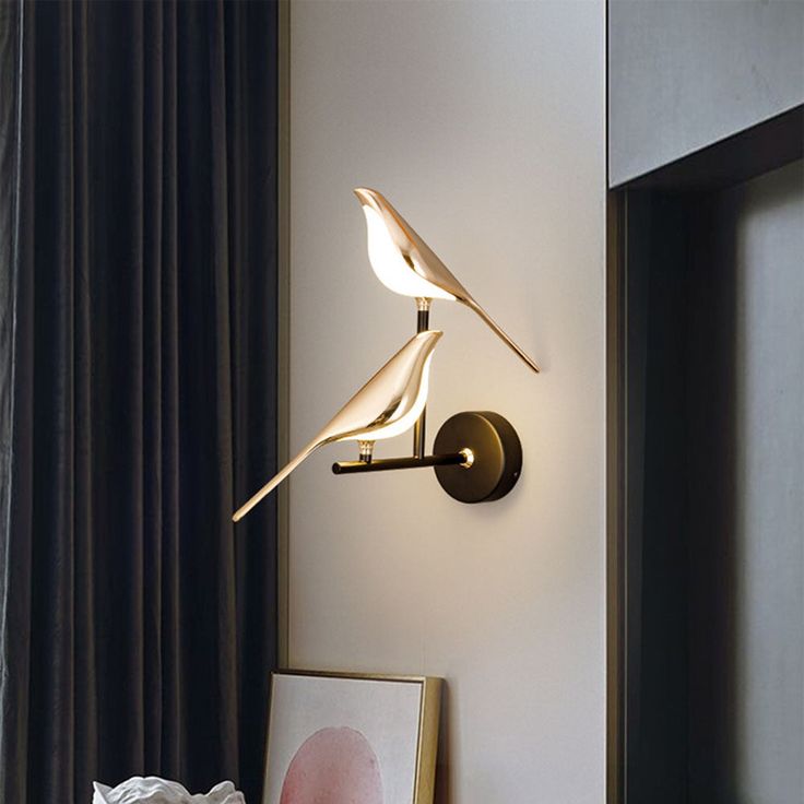 DOUBLE HUMMING BIRD WALL LIGHT