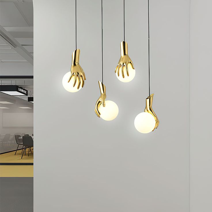 HAND GLOBE PENDANT LIGHT