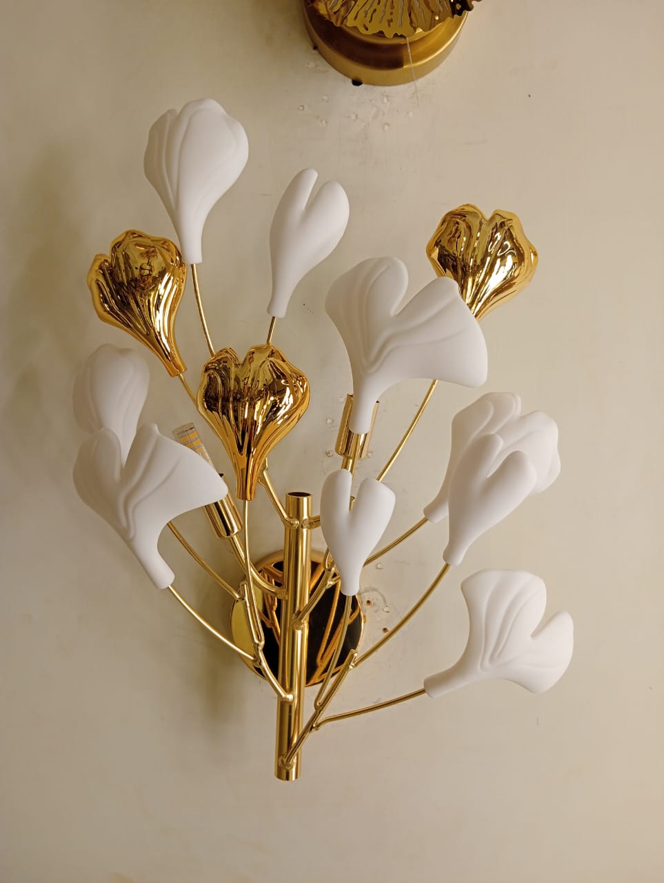 Flower wall light