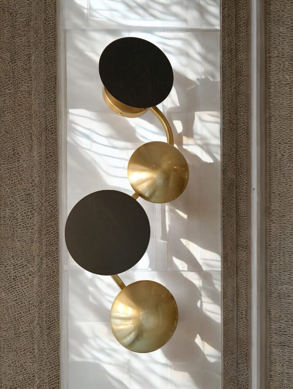 DECORATIVE WALL LIGHT